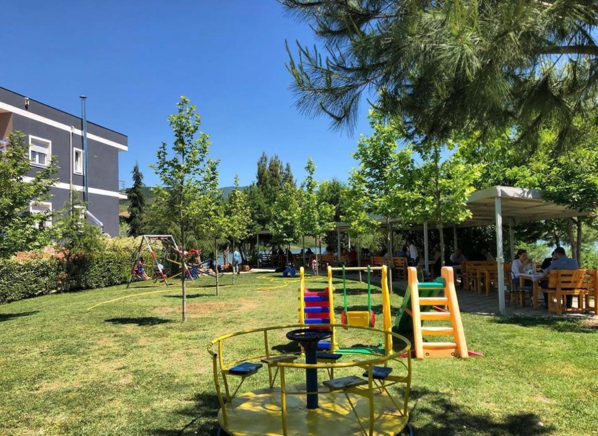 Lundra Hotel Gramsh Bagian luar foto
