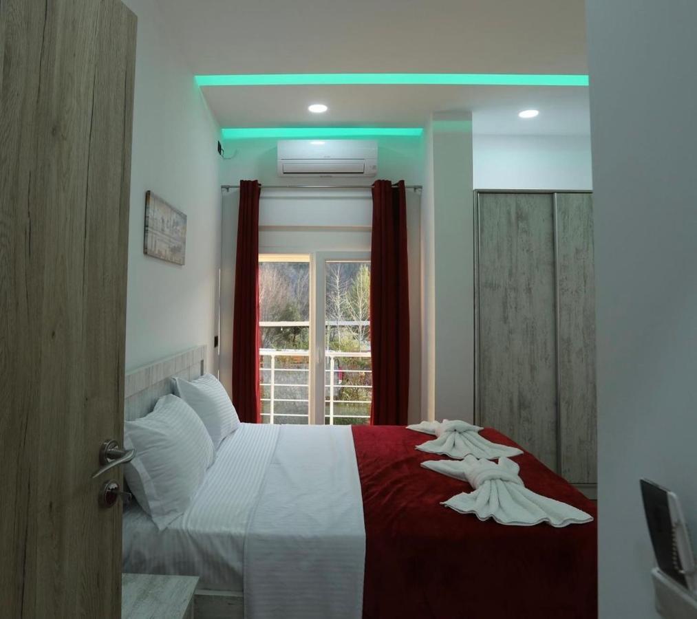 Lundra Hotel Gramsh Bagian luar foto