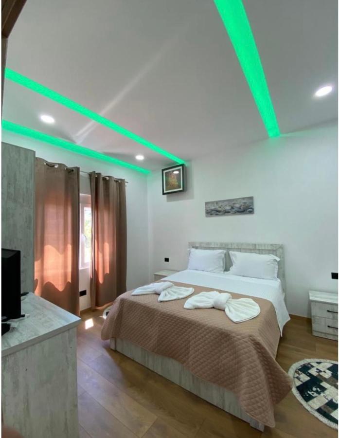 Lundra Hotel Gramsh Bagian luar foto
