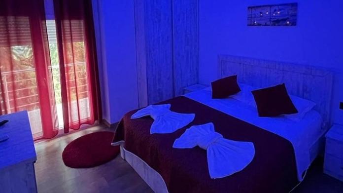 Lundra Hotel Gramsh Bagian luar foto